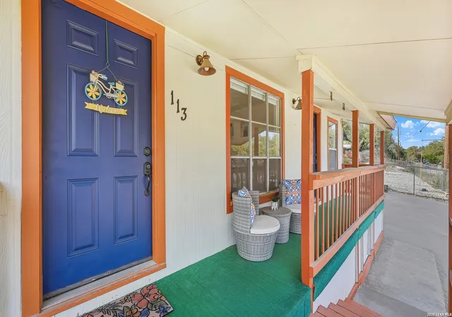 Photo 2 of Single family home for sale at 113 Creekview Dr, Canyon Lake, TX 78133 | MLS# 1944567 | Listing updated on 2026-05-08