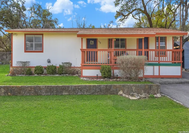 Photo 1 of Single family home for sale at 113 Creekview Dr, Canyon Lake, TX 78133 | MLS# 1944567 | Listing updated on 2026-05-08