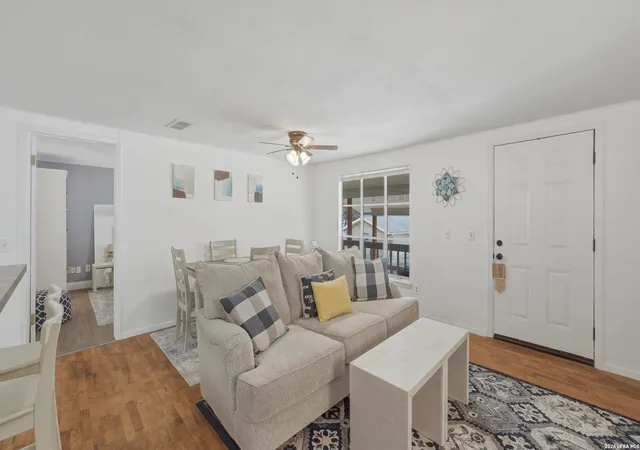 Photo 3 of Single family home for sale at 113 Creekview Dr, Canyon Lake, TX 78133 | MLS# 1944567 | Listing updated on 2026-05-08