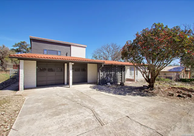 Photo 2 of Sale Pending at 6563 Fox Run, San Antonio, TX 78233 | MLS# 1944619 | Listing updated on 2026-04-15