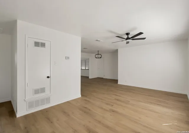 Photo 4 of Sale Pending at 6563 Fox Run, San Antonio, TX 78233 | MLS# 1944619 | Listing updated on 2026-04-15
