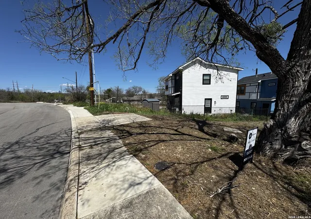 Photo 3 of Sale Pending at 1006 Hampton, San Antonio, TX 78220 | MLS# 1944621 | Listing updated on 2026-04-29