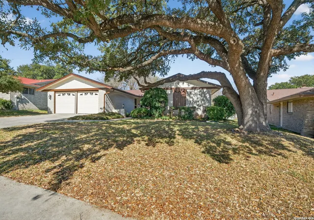 2nd image of 611 Amistad Blvd, Universal City, TX 78148 | MLS# 1944693