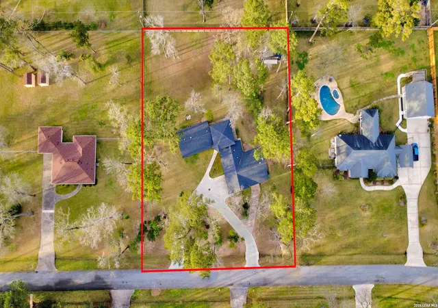 Photo 3 of Sale Pending at 1601 Sycamore Ln, Kingwood, TX 77339 | MLS# 1944703 | Listing updated on 2026-05-13