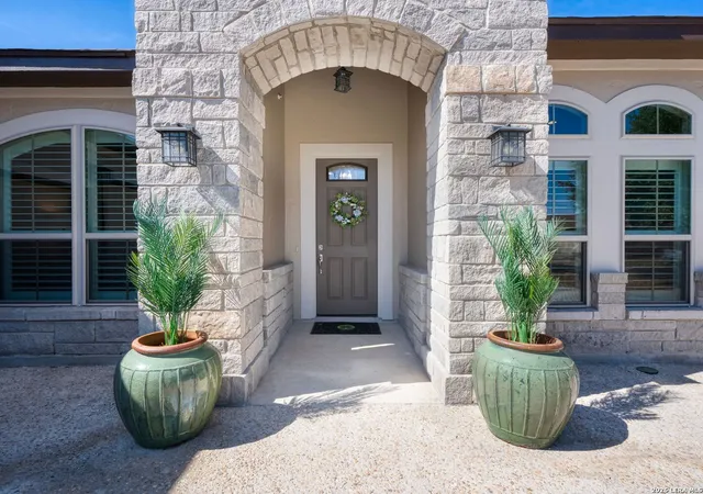 Photo 2 of Sale Pending at 30019 Cibolo Path, Fair Oaks Ranch, TX 78015 | MLS# 1944723 | Listing updated on 2026-03-20