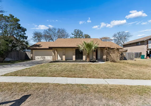 Photo 3 of Sale Pending at 8415 Delphian, Universal City, TX 78148 | MLS# 1944752 | Listing updated on 2026-03-18