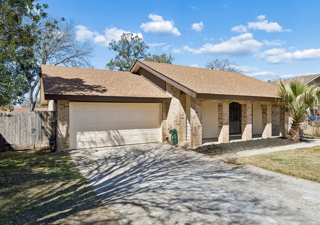 Photo 4 of Sale Pending at 8415 Delphian, Universal City, TX 78148 | MLS# 1944752 | Listing updated on 2026-03-18