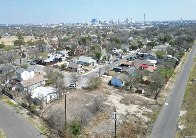 Photo 1 of Sale Pending at 474 Angela St, San Antonio, TX 78207 | MLS# 1944755 | Listing updated on 2026-04-15