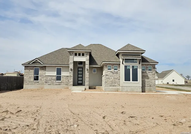 Homes for sale in La Vernia, TX | 105 Oakmont Ln, La Vernia, TX 78121 | MLS# 1944812
