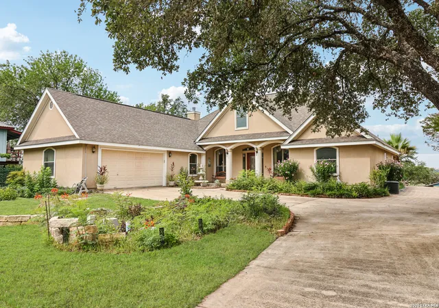Photo 3 of Single family home for sale at 718 Park Shores, Canyon Lake, TX 78133 | MLS# 1944826 | Listing updated on 2026-08-25