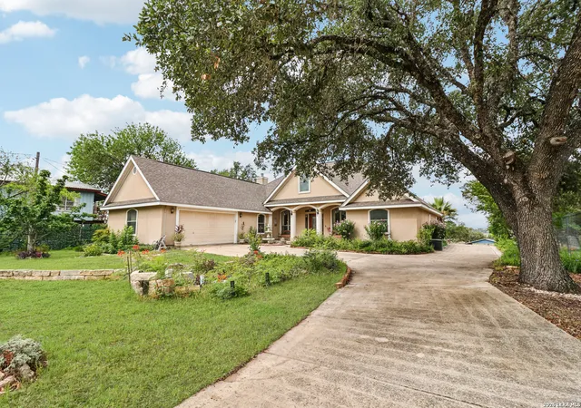 Photo 4 of Single family home for sale at 718 Park Shores, Canyon Lake, TX 78133 | MLS# 1944826 | Listing updated on 2026-08-25