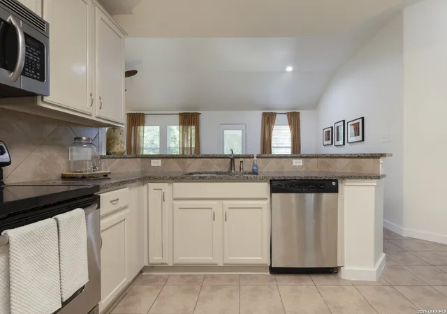 Photo 4 of Single family home for sale at 5555 Southern Oaks, San Antonio, TX 78261 | MLS# 1944838 | Listing updated on 2026-03-10