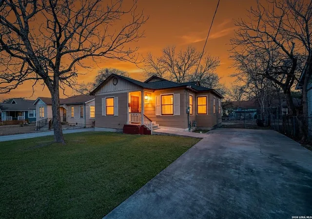 Photo 3 of Sale Pending at 719 W Hollywood, San Antonio, TX 78212 | MLS# 1944840 | Listing updated on 2026-03-27
