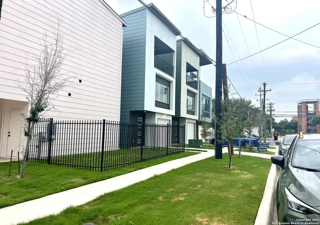 Photo 3 of Single family home for sale at 310 W Evergreen St #114, San Antonio, TX 78212 | MLS# 1944847 | Listing updated on 2026-05-10