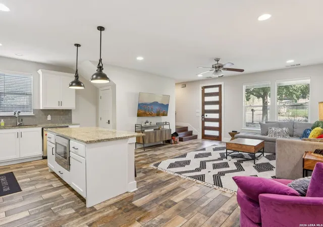 Listing Photo 4 - Condo for sale in building located at 1206 Deloney, Austin, TX 78721 - Unit #APT B