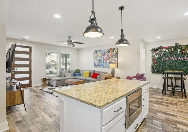 Listing Photo 5 - Condo for sale in building located at 1206 Deloney, Austin, TX 78721 - Unit #APT B