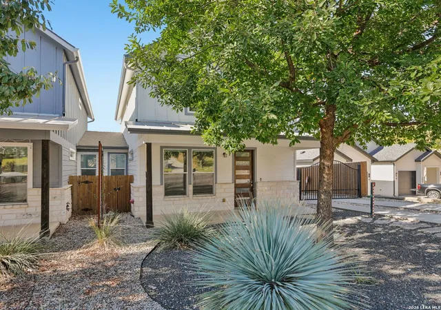 Listing Photo 1 - Condo for sale in building located at 1206 Deloney, Austin, TX 78721 - Unit #APT B