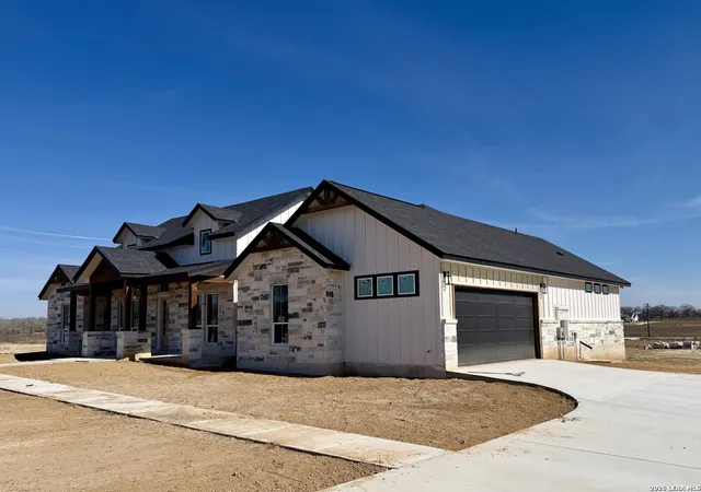 5th image of 712 County Road 320, Floresville, TX 78114 | MLS# 1944859
