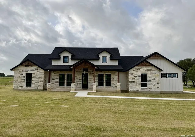 2nd image of 712 County Road 320, Floresville, TX 78114 | MLS# 1944859