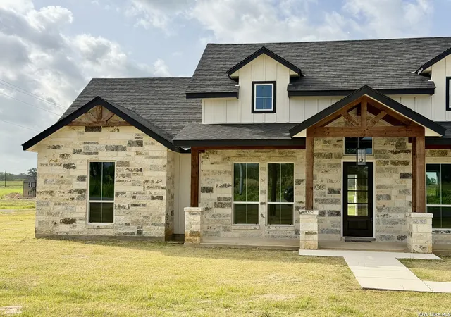 3rd image of 712 County Road 320, Floresville, TX 78114 | MLS# 1944859