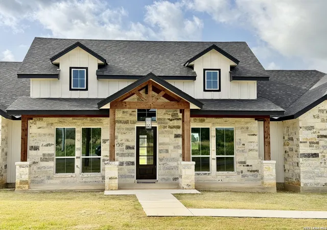 4th image of 712 County Road 320, Floresville, TX 78114 | MLS# 1944859