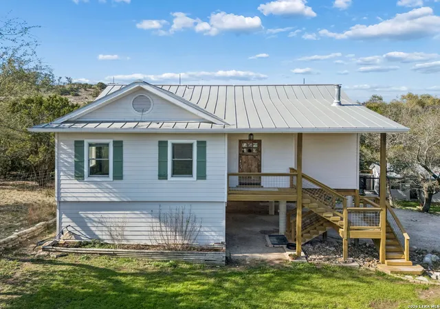 Photo 1 of Single family home for sale at 515 Valley Ridge, Canyon Lake, TX 78133 | MLS# 1944889 | Listing updated on 2026-10-26