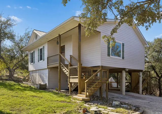 Photo 2 of Single family home for sale at 515 Valley Ridge, Canyon Lake, TX 78133 | MLS# 1944889 | Listing updated on 2026-10-26