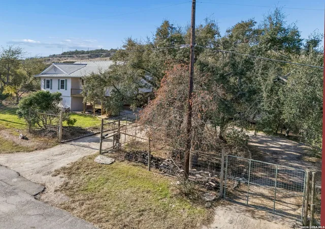 Photo 1 of Single family home for sale at 515 Valley Ridge, Canyon Lake, TX 78133 | MLS# 1944889 | Listing updated on 2026-10-26