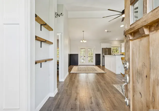 Photo 3 of Single family home for sale at 515 Valley Ridge, Canyon Lake, TX 78133 | MLS# 1944889 | Listing updated on 2026-10-26
