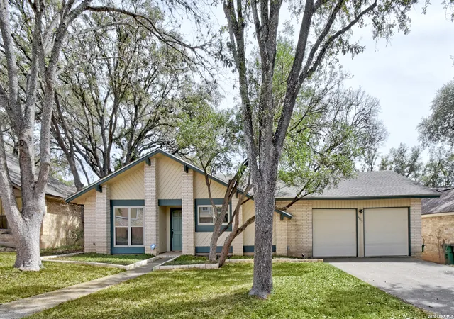 Photo 3 of Sale Pending at 2818 Oak Leigh, San Antonio, TX 78232 | MLS# 1944901 | Listing updated on 2026-03-16