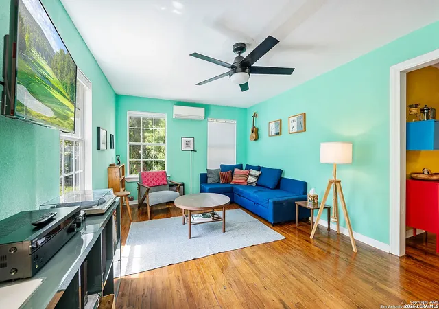 Photo 3 of Single family home for sale at 513 W Rosewood Ave, San Antonio, TX 78212 | MLS# 1944927 | Listing updated on 2026-03-30