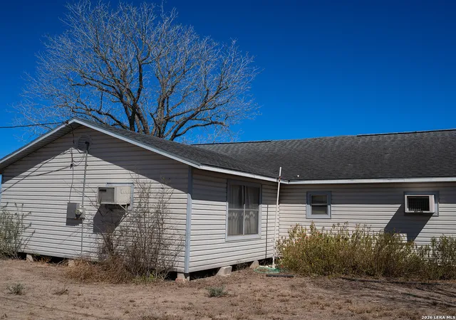 15th image of 1580 Middle Rd, George West, TX 78022 | MLS# 1944931