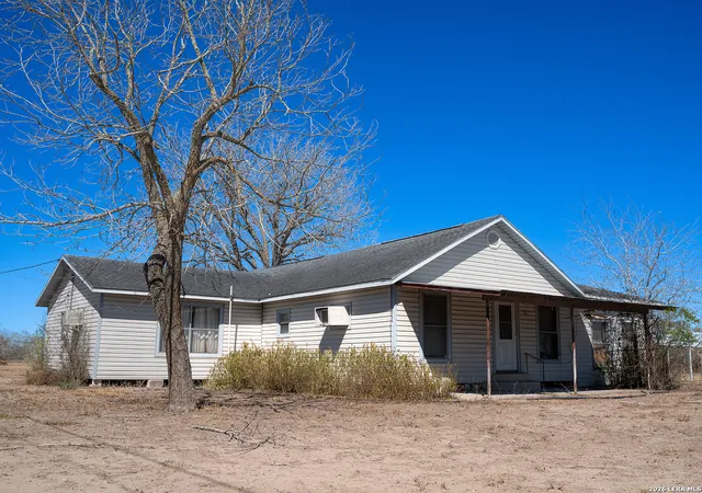 2nd image of 1580 Middle Rd, George West, TX 78022 | MLS# 1944931