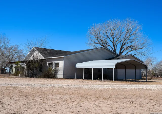 3rd image of 1580 Middle Rd, George West, TX 78022 | MLS# 1944931