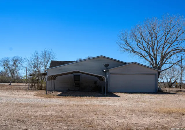 4th image of 1580 Middle Rd, George West, TX 78022 | MLS# 1944931