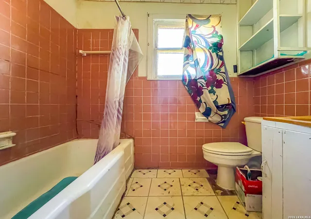 Photo 3 of Single family home for sale at 1000 Crockett, Beeville, TX 78102 | MLS# 1944946 | Listing updated on 2026-09-23