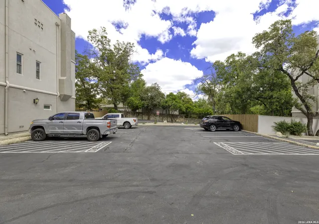 Photo 3 of Sale Pending at 215 E Mulberry, San Antonio, TX 78212 | MLS# 1945055 | Listing updated on 2026-03-29