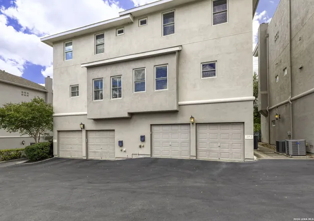 Photo 4 of Sale Pending at 215 E Mulberry, San Antonio, TX 78212 | MLS# 1945055 | Listing updated on 2026-03-29