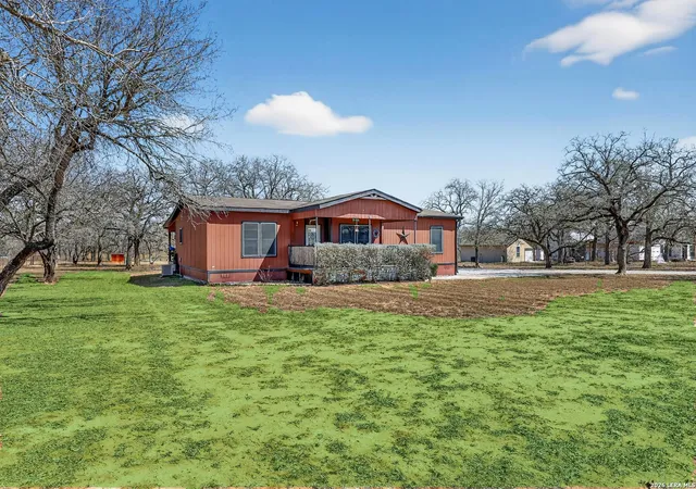 Photo 3 of Sale Pending at 1298 County Rd 425, Stockdale, TX 78160 | MLS# 1945098 | Listing updated on 2026-08-02