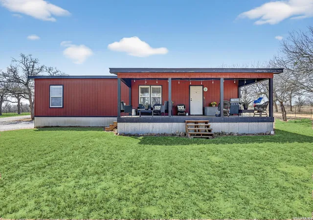 Photo 4 of Sale Pending at 1298 County Rd 425, Stockdale, TX 78160 | MLS# 1945098 | Listing updated on 2026-08-02