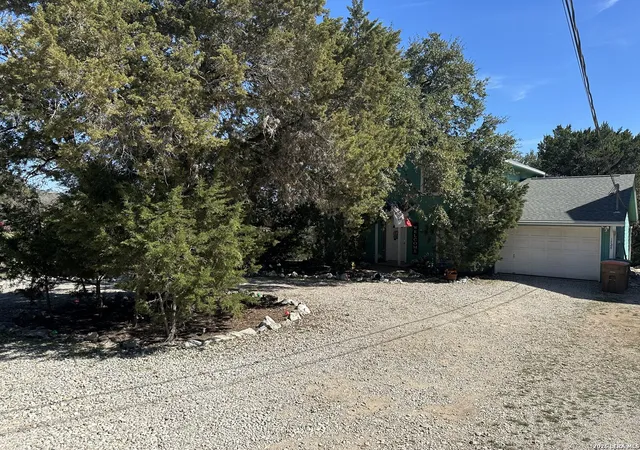 Photo 4 of Single family home for sale at 1724 Canyon Lake, Canyon Lake, TX 78133 | MLS# 1945153 | Listing updated on 2026-04-03