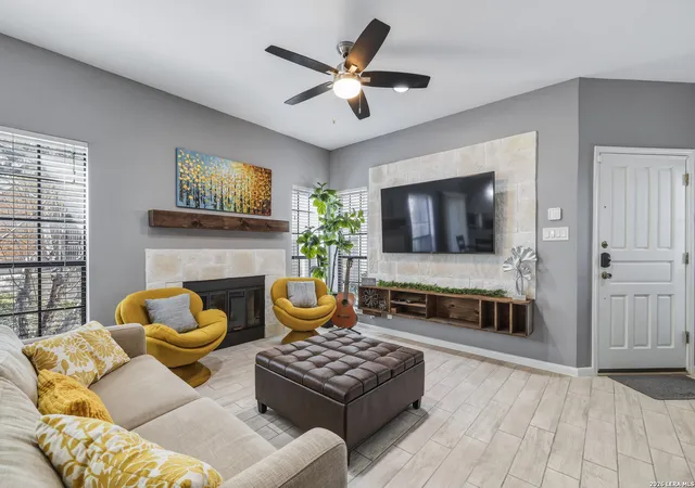 Photo 4 of Sale Pending at 22 Chapel Hl #22, San Antonio, TX 78240 | MLS# 1945159 | Listing updated on 2026-04-29