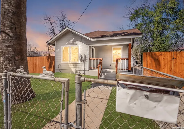 Photo 2 of Sale Pending at 103 New York, San Antonio, TX 78214 | MLS# 1945163 | Listing updated on 2026-04-02