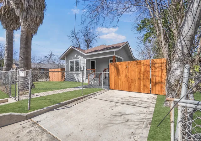 Photo 1 of Sale Pending at 103 New York, San Antonio, TX 78214 | MLS# 1945163 | Listing updated on 2026-04-02