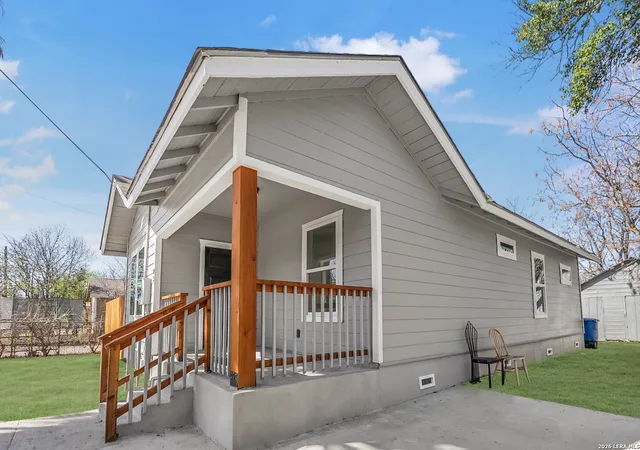 Photo 3 of Sale Pending at 103 New York, San Antonio, TX 78214 | MLS# 1945163 | Listing updated on 2026-04-02