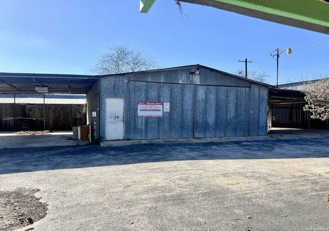 24th image of 413 4th, Poteet, TX 78065 | MLS# 1945170