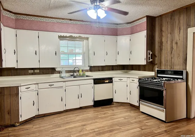4th image of 413 4Th, Poteet, TX 78065 | MLS# 1945170