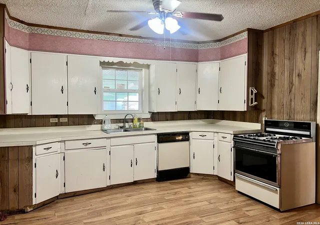 5th image of 413 4Th, Poteet, TX 78065 | MLS# 1945170