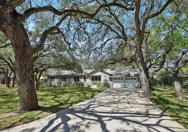 Photo 3 of Sale Pending at 115 Dogwood Ln, San Antonio, TX 78213 | MLS# 1945256 | Listing updated on 2026-04-02
