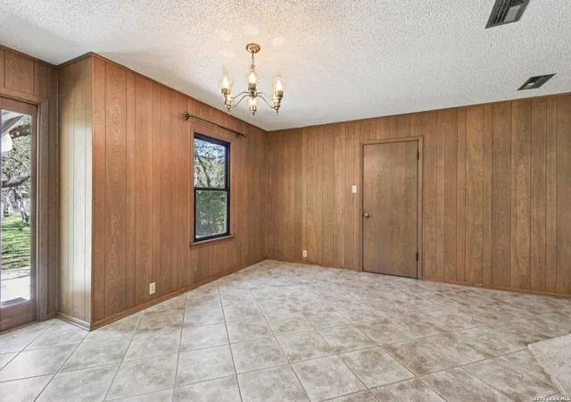 Photo 4 of Sale Pending at 115 Dogwood Ln, San Antonio, TX 78213 | MLS# 1945256 | Listing updated on 2026-04-02